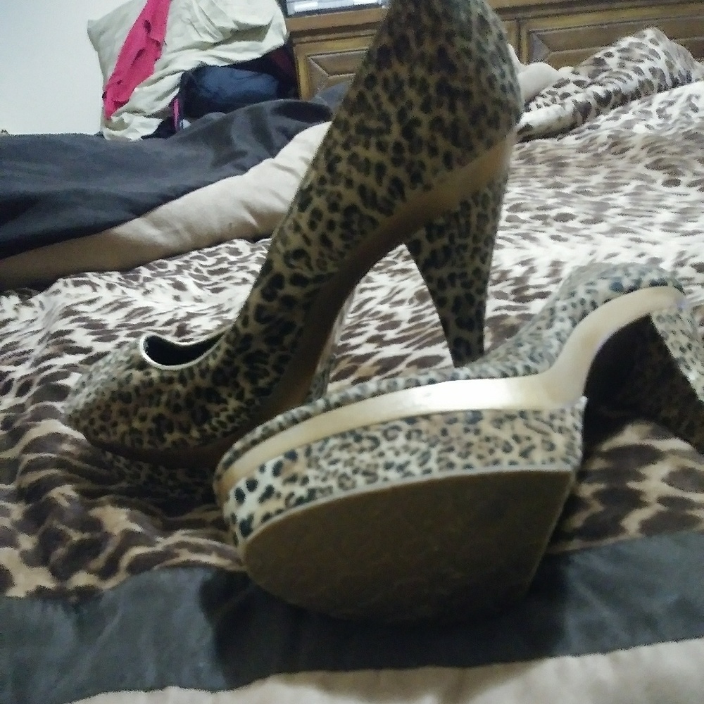 Heels - Picture 2 of 4